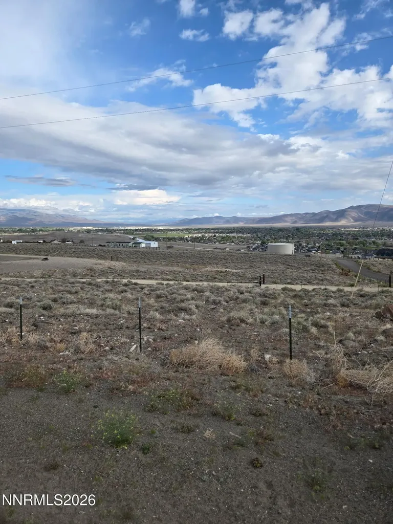 13 Valley View Fernley NV 89408