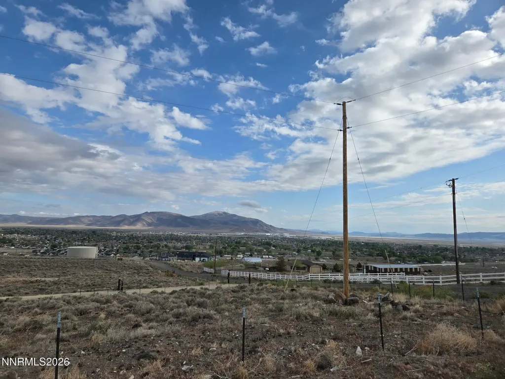 13 Valley View Fernley NV 89408