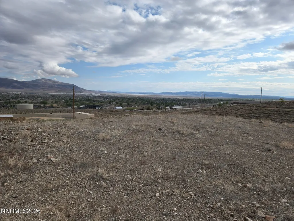 13 Valley View Fernley NV 89408
