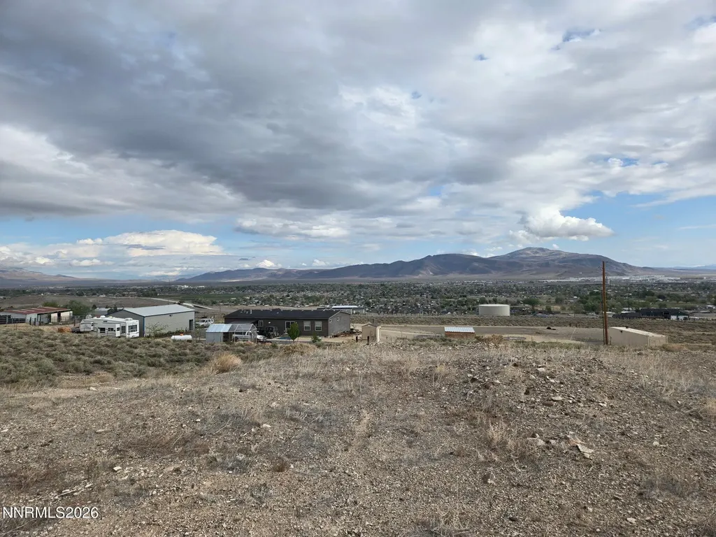 13 Valley View Fernley NV 89408
