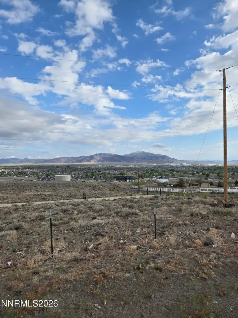 13 Valley View Fernley NV 89408