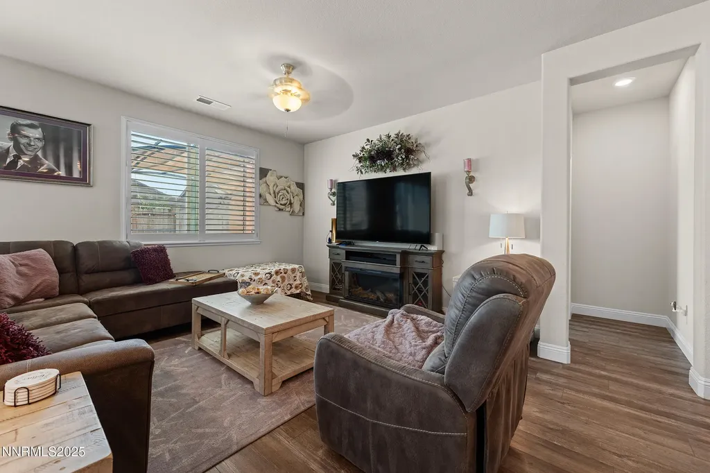 120 Cosser Dayton NV 89403