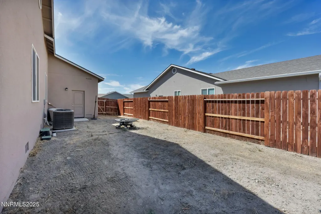 665 Beeghly Fallon NV 89406