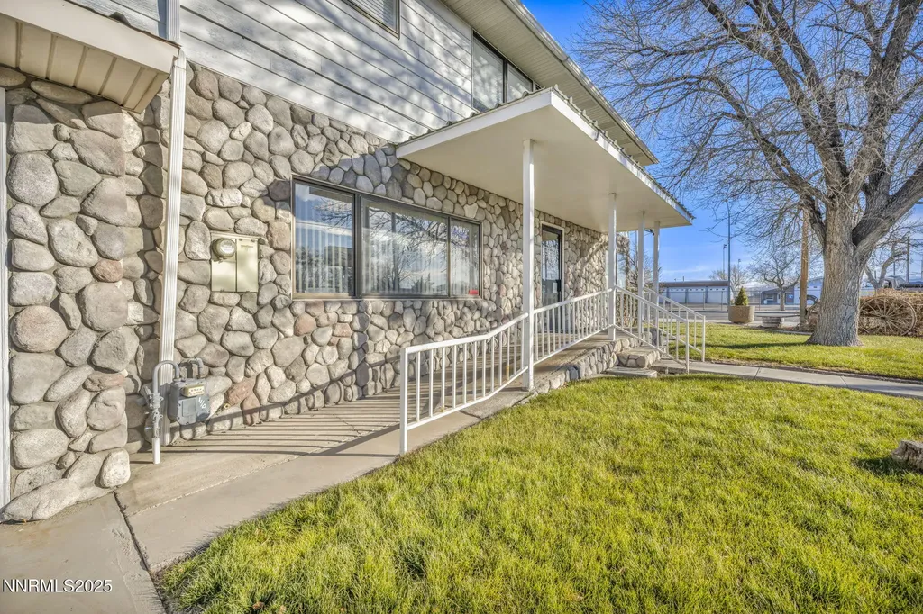 2 Newcombe Yerington NV 89447
