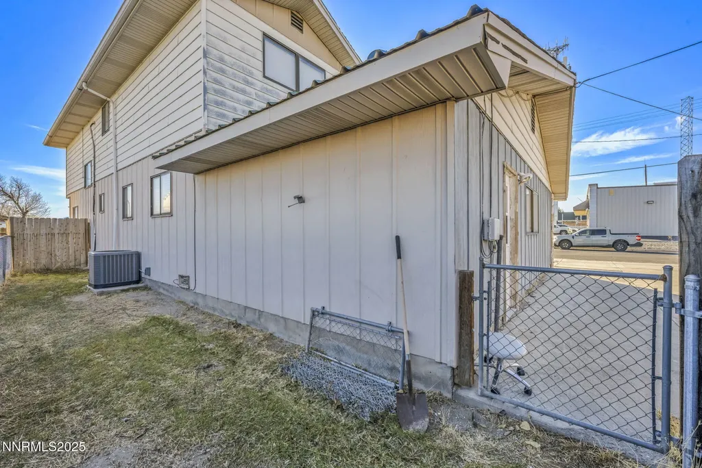 2 Newcombe Yerington NV 89447