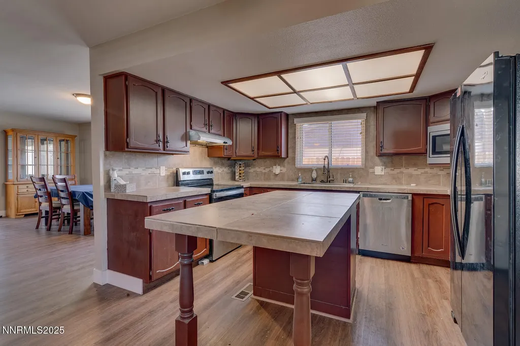 360 Lincoln Sparks NV 89431