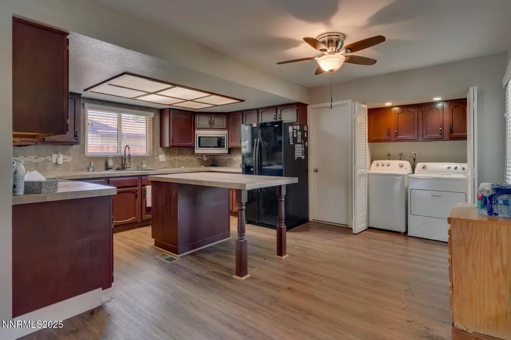360 Lincoln Sparks NV 89431