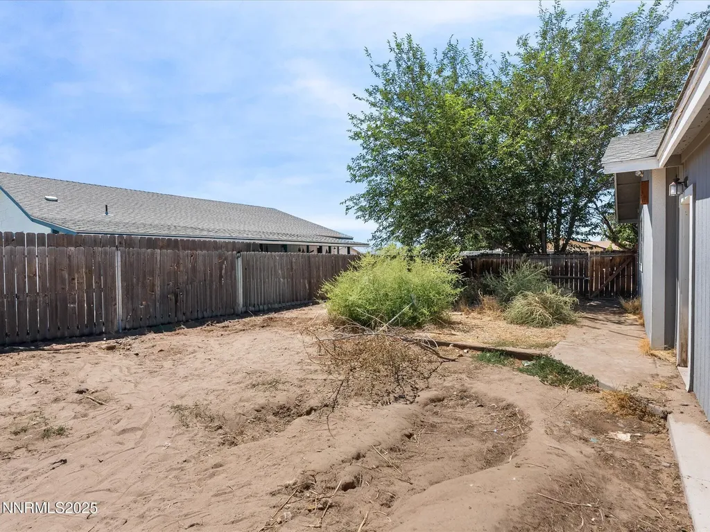 327 Burntwood Fallon NV 89406