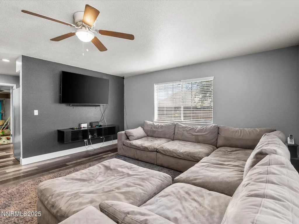 327 Burntwood Fallon NV 89406