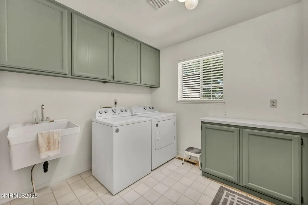 241 Woodlake Dayton NV 89403