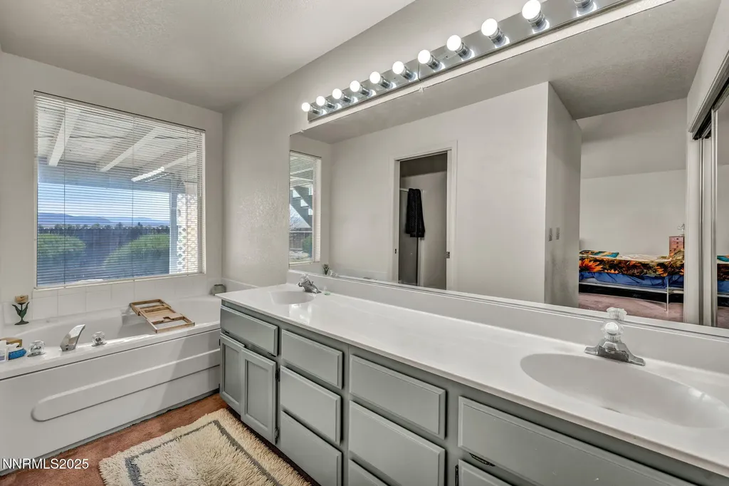 241 Woodlake Dayton NV 89403