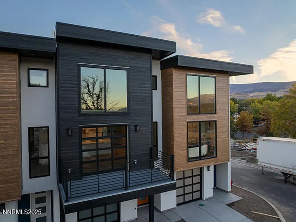 3826 Lakeside Reno NV 89509