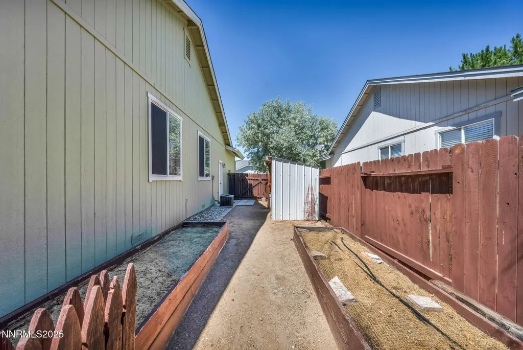 9976 Grand Falls Reno NV 89506