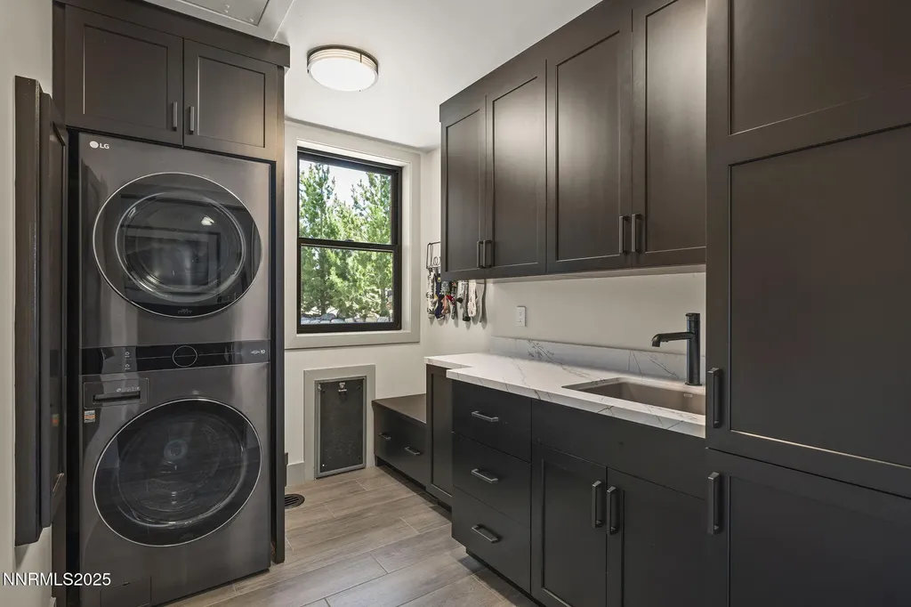 6177 Featherstone Reno NV 89511