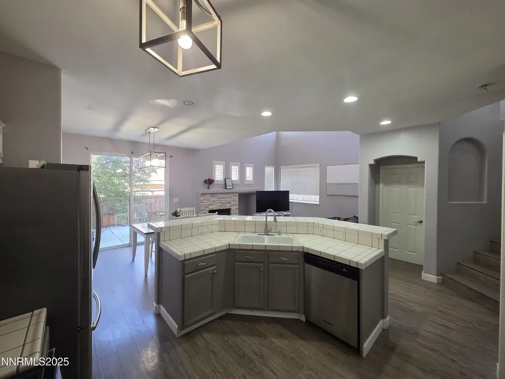 6140 Black Gypsum Sparks NV 89436