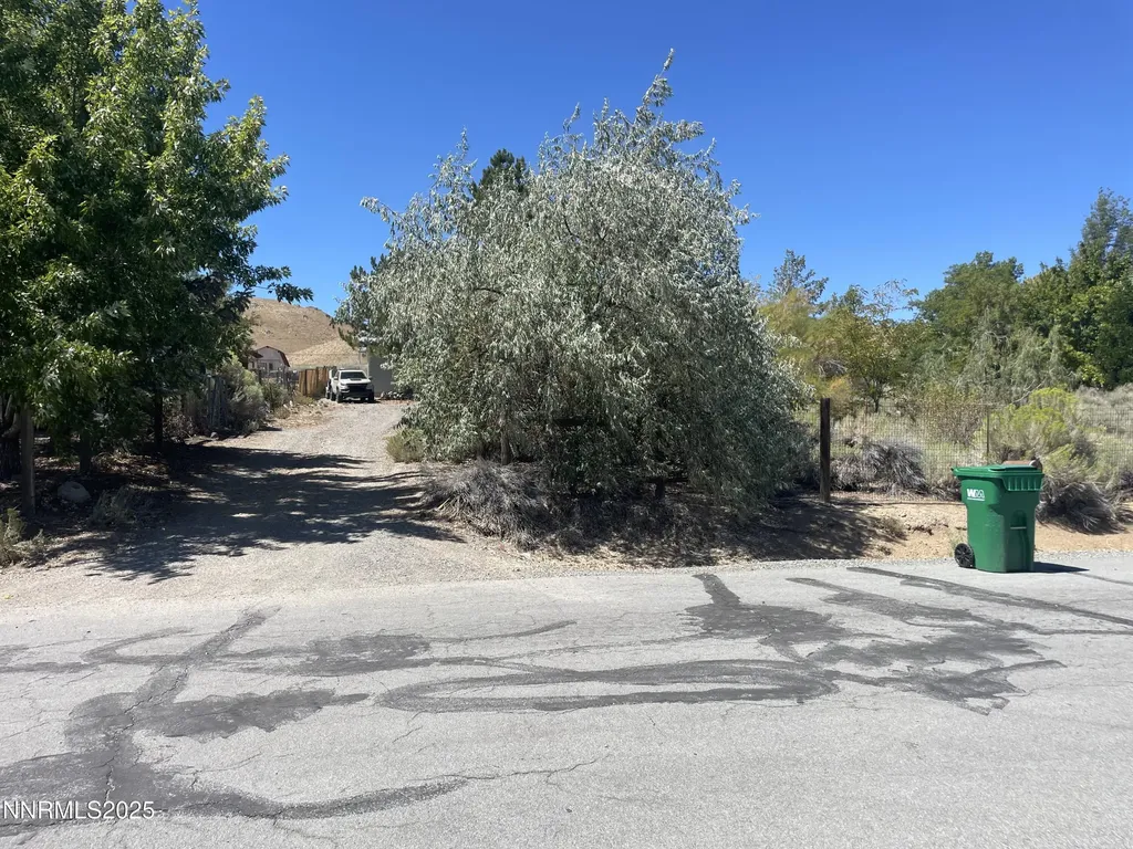 10655 Silver Spur Reno NV 89508