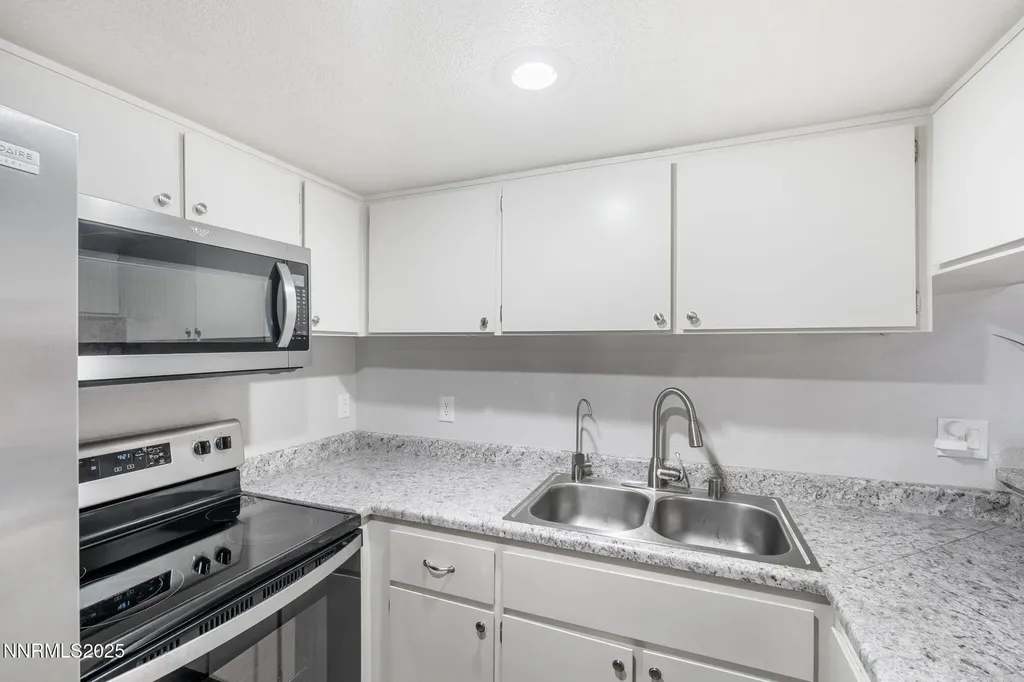 1563 Steven Sparks NV 89431