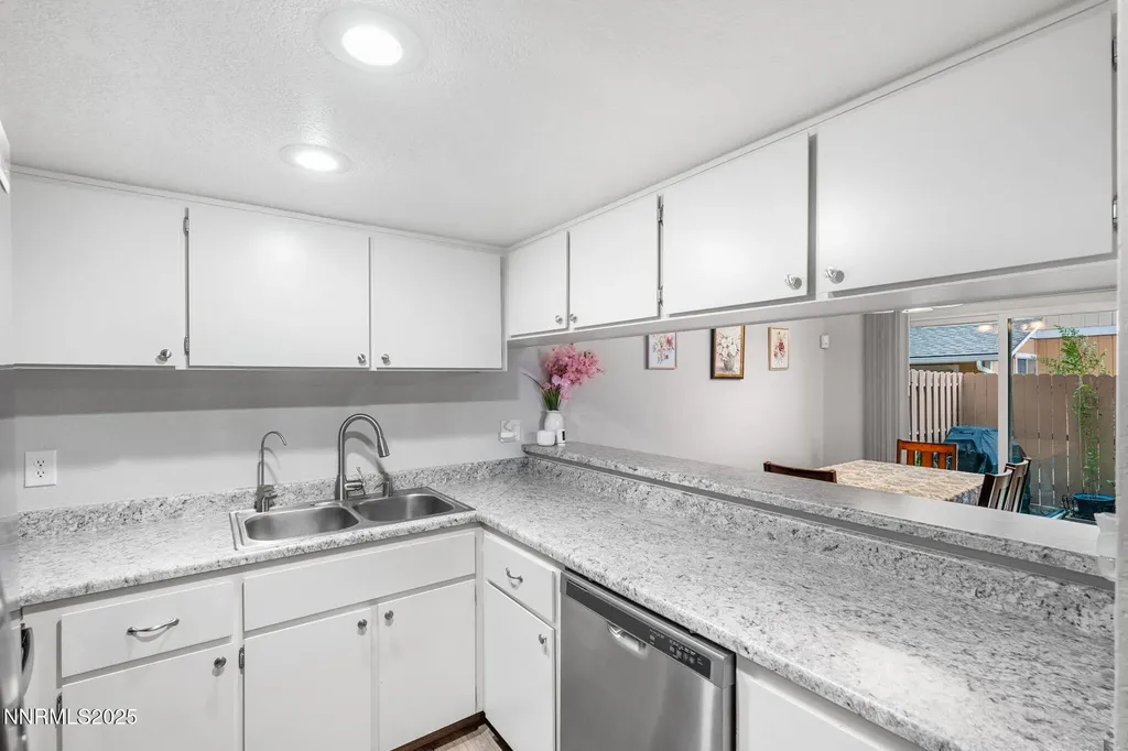 1563 Steven Sparks NV 89431