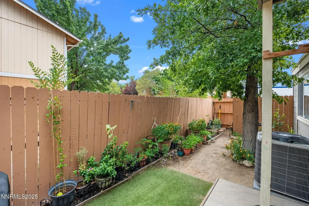 1563 Steven Sparks NV 89431