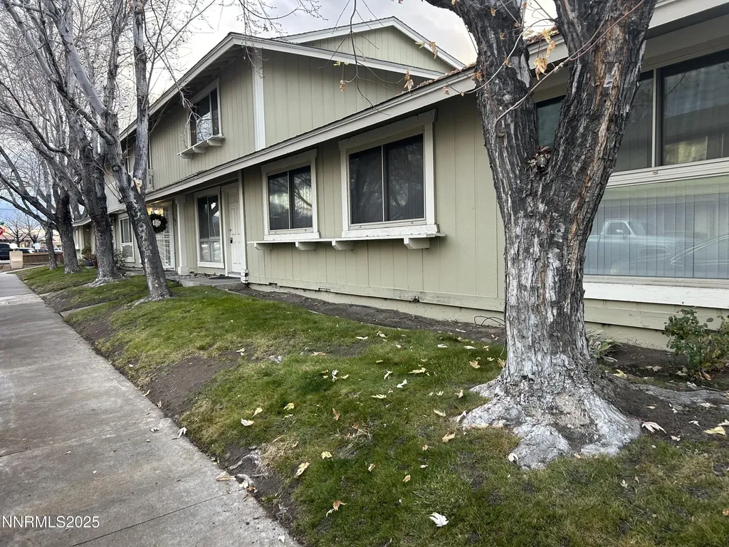 828 Woodglen Sparks NV 89434