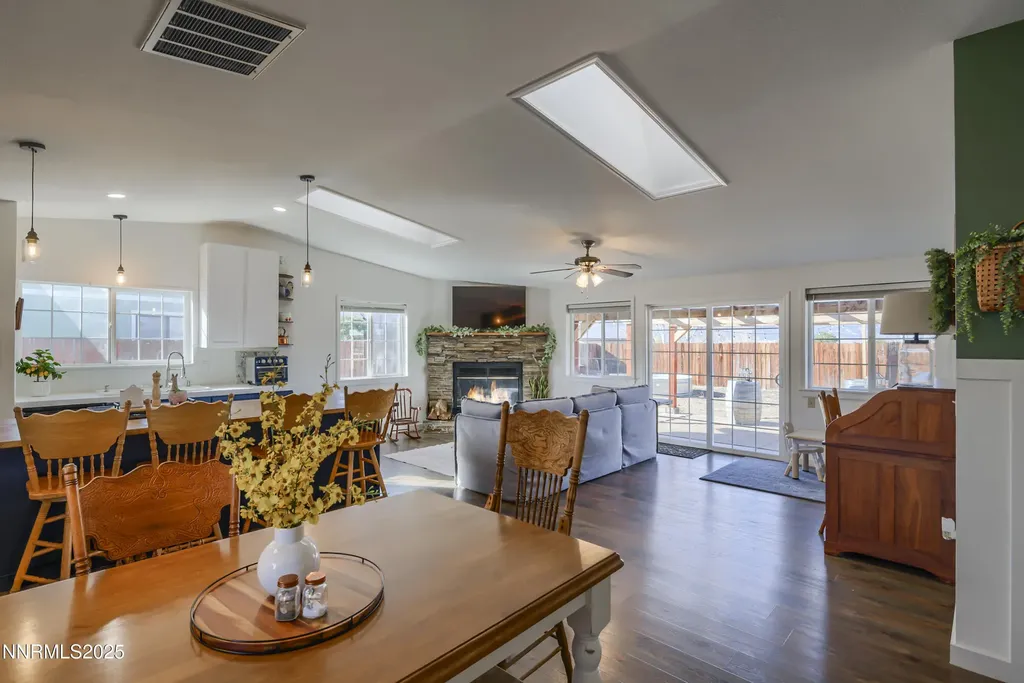 1422 Patricia Gardnerville NV 89460