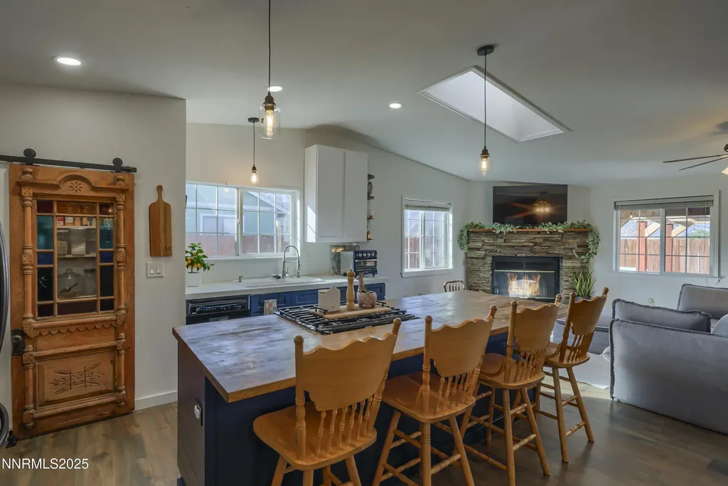 1422 Patricia Gardnerville NV 89460