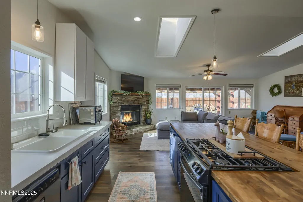 1422 Patricia Gardnerville NV 89460