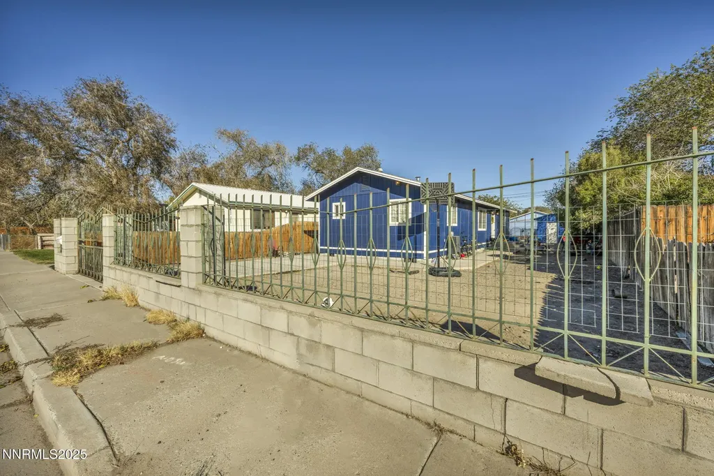 687 Douglas Fallon NV 89406
