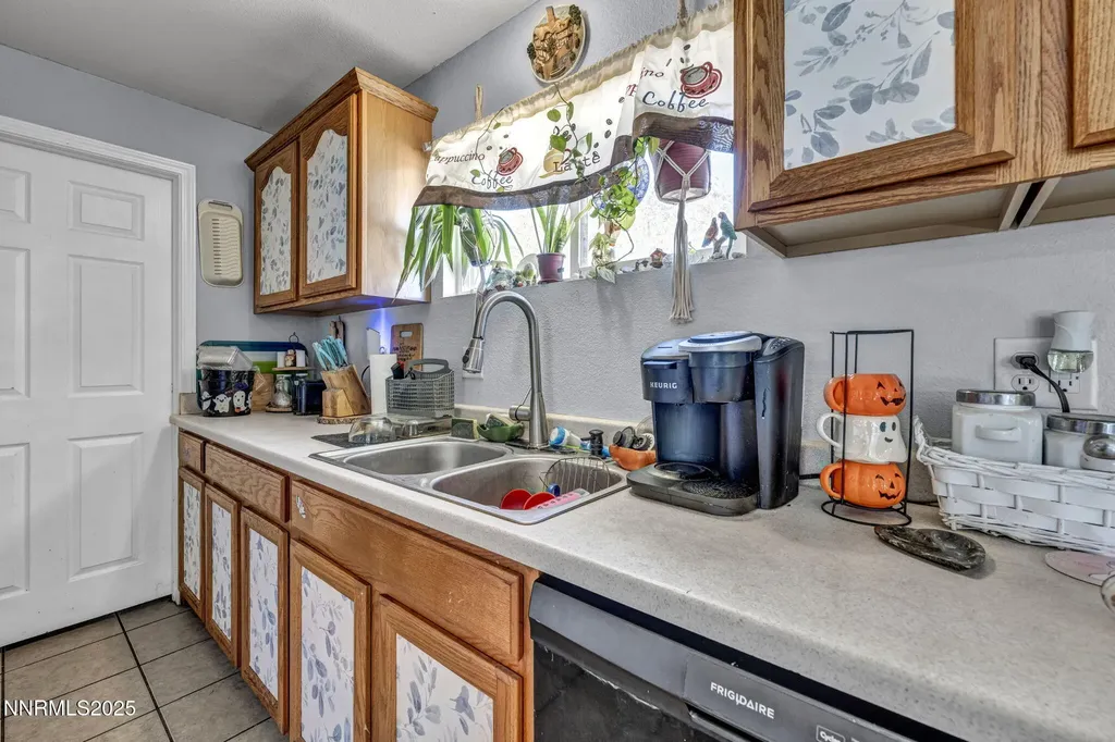 687 Douglas Fallon NV 89406