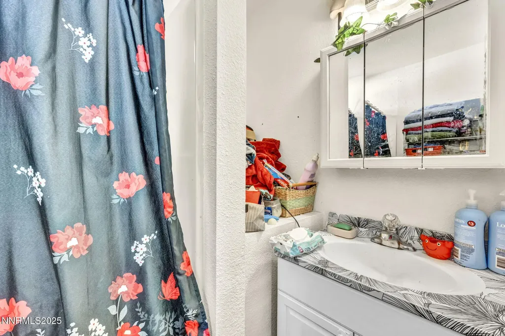 687 Douglas Fallon NV 89406