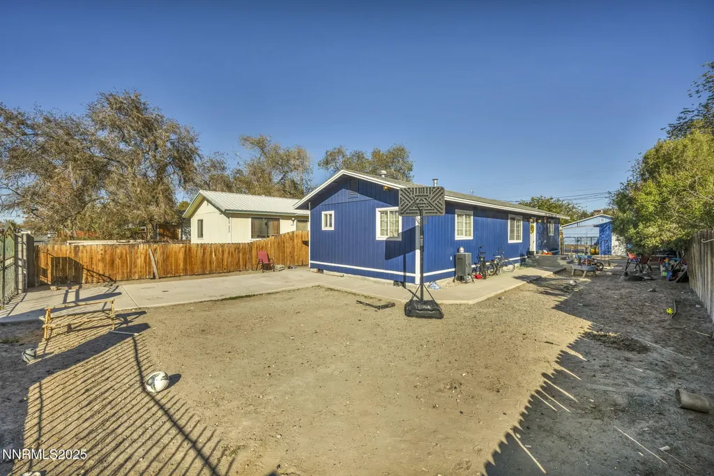 687 Douglas Fallon NV 89406