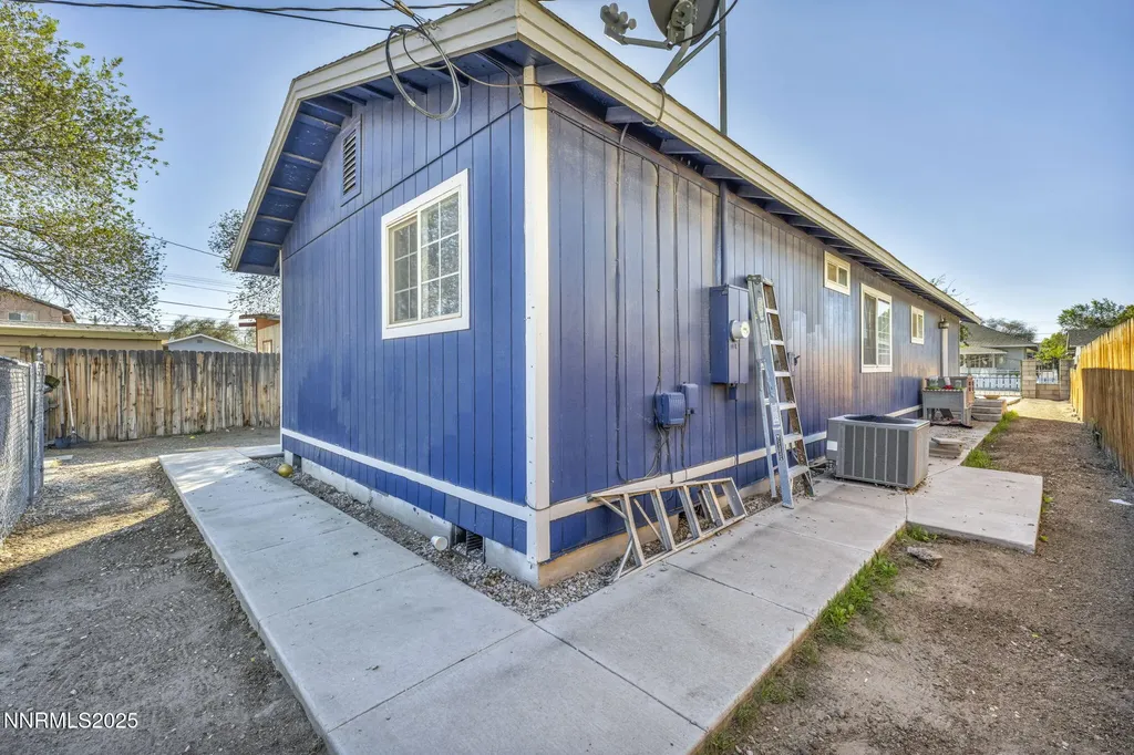687 Douglas Fallon NV 89406