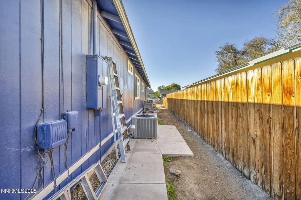 687 Douglas Fallon NV 89406