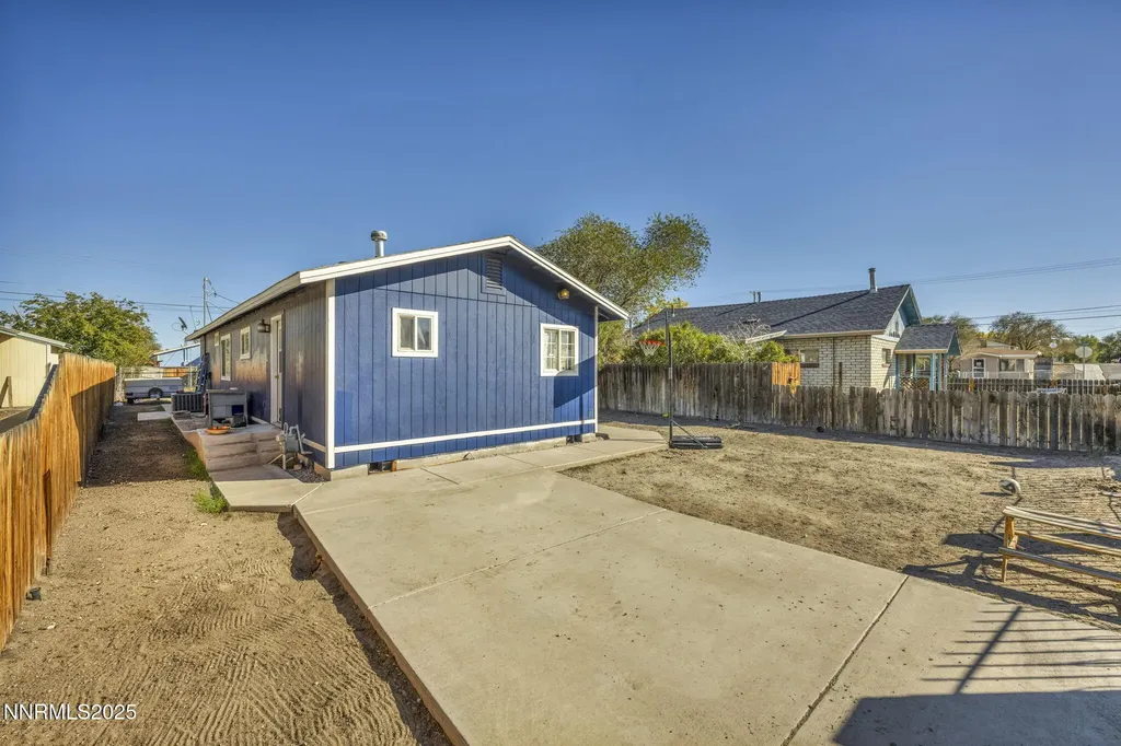 687 Douglas Fallon NV 89406