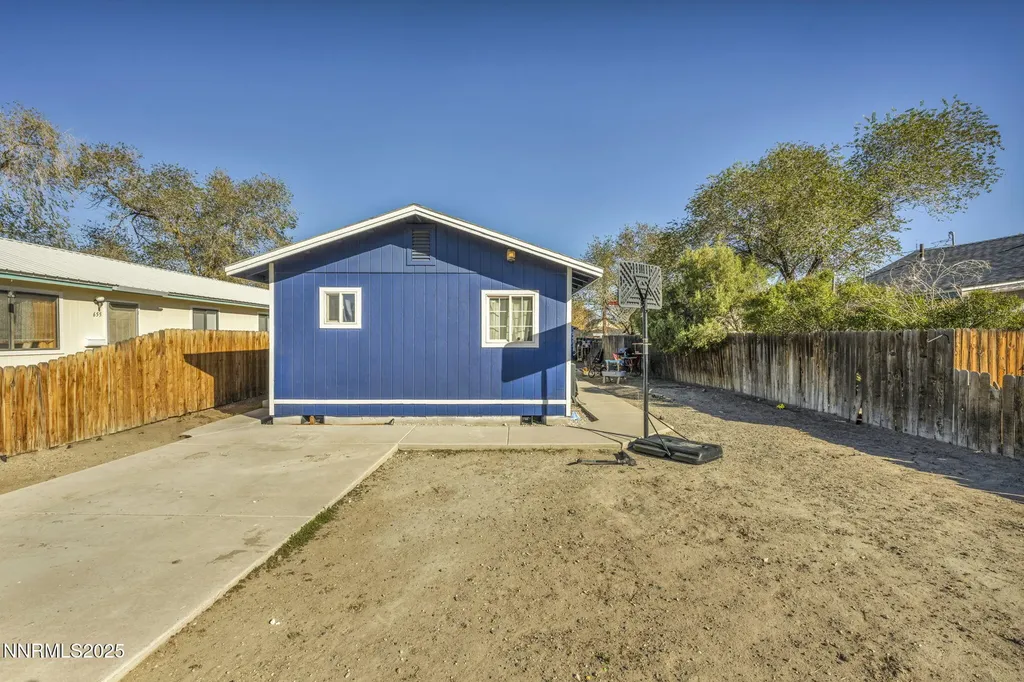 687 Douglas Fallon NV 89406