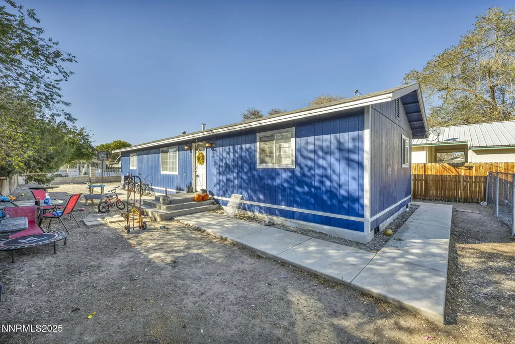 687 Douglas Fallon NV 89406