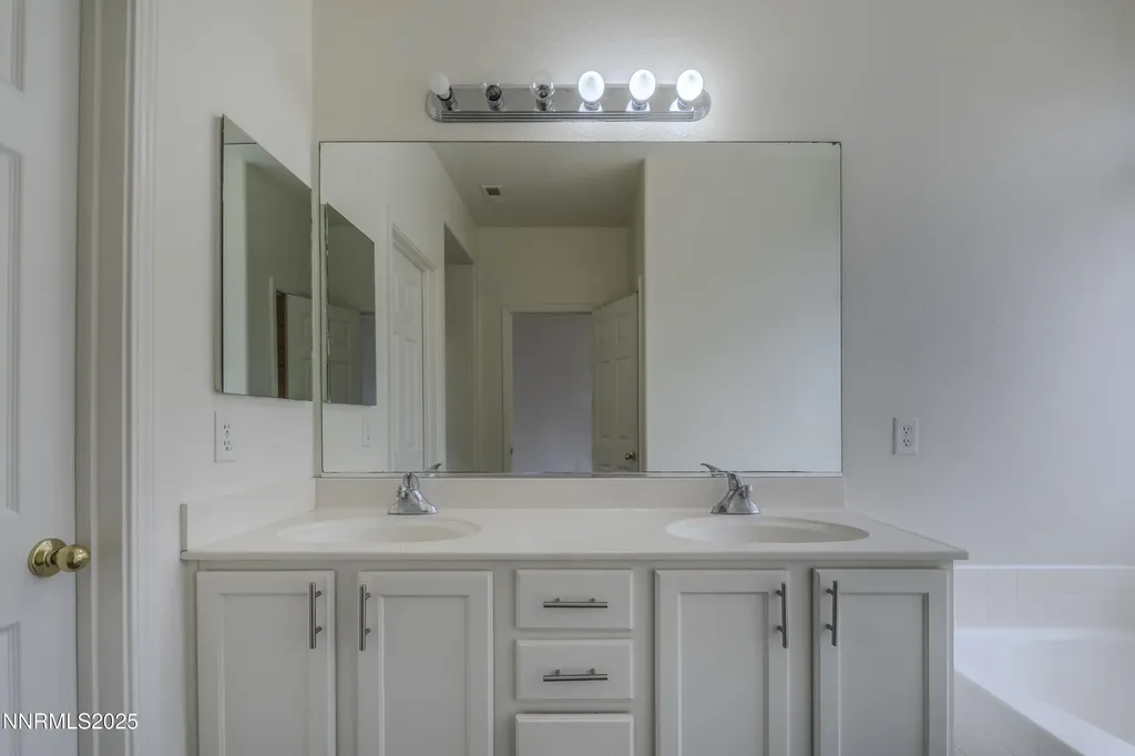 1615 Laverder Fernley NV 89408