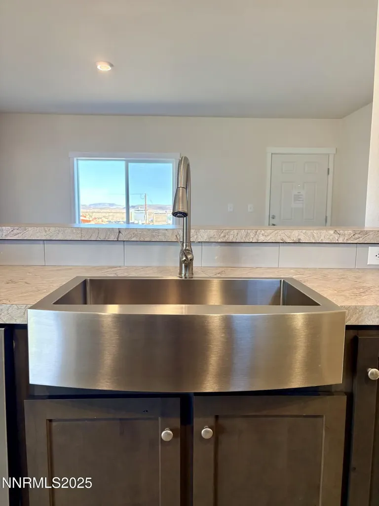 3135 Rawhide Silver Springs NV 89429