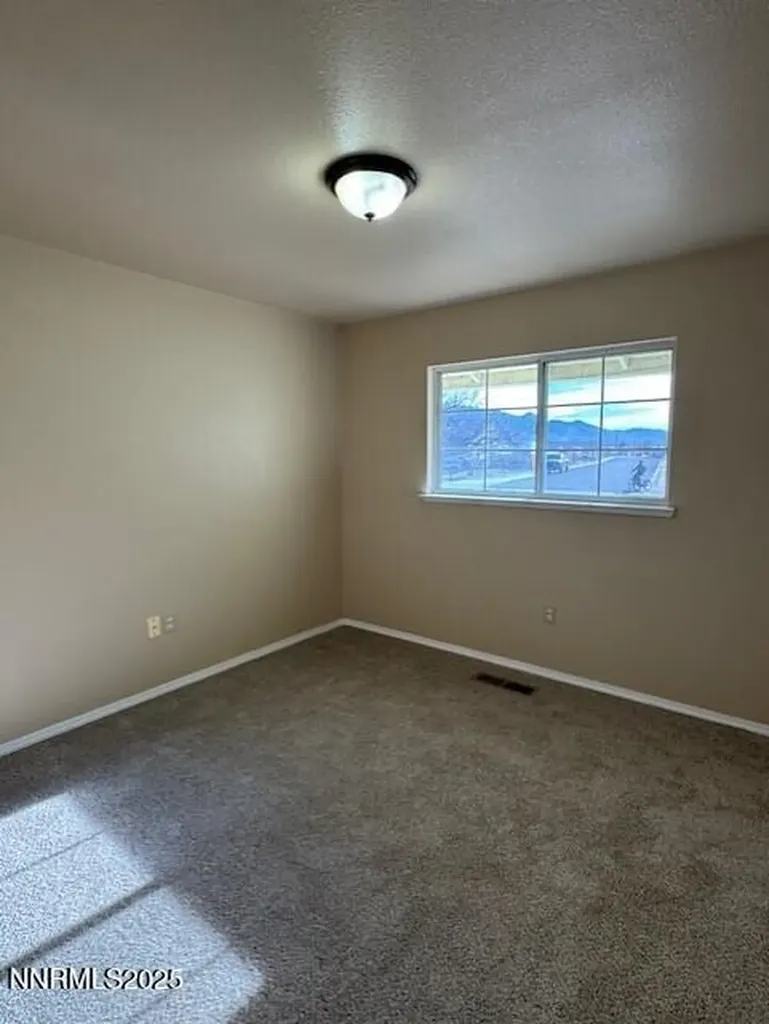 2044 Lonnie Dayton NV 89403