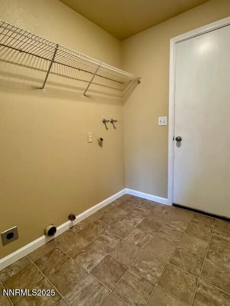 2044 Lonnie Dayton NV 89403