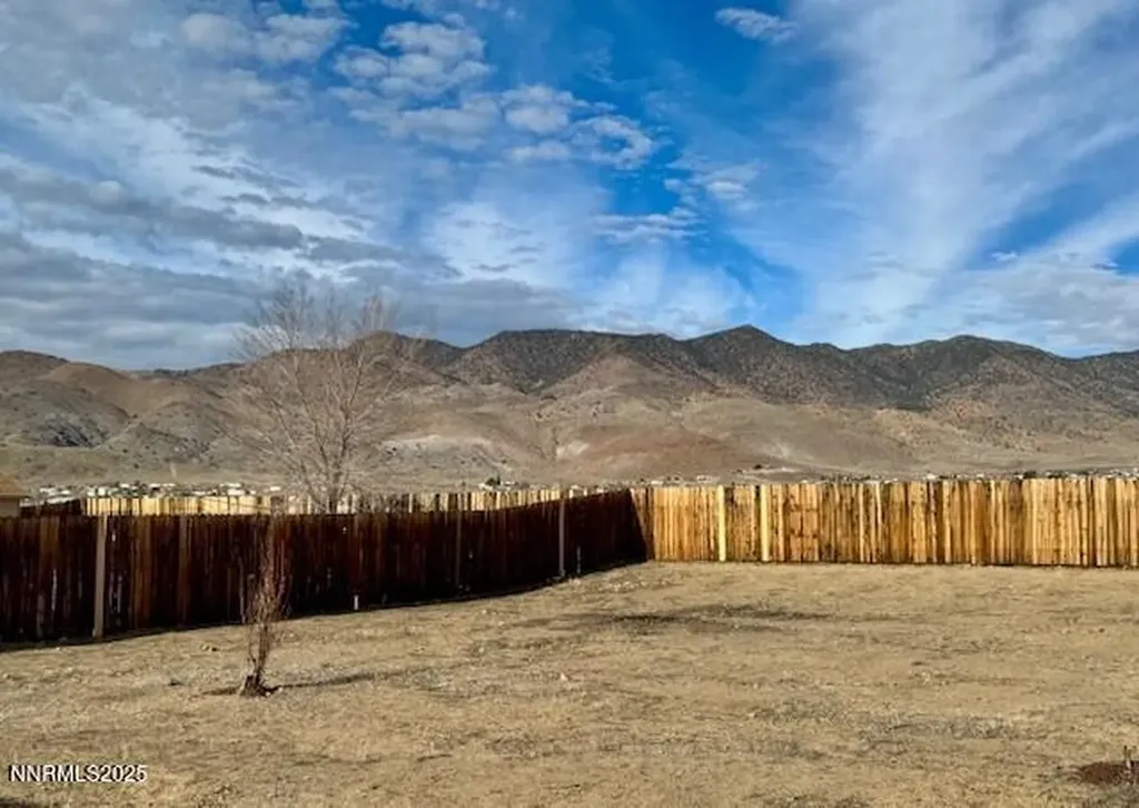 2044 Lonnie Dayton NV 89403