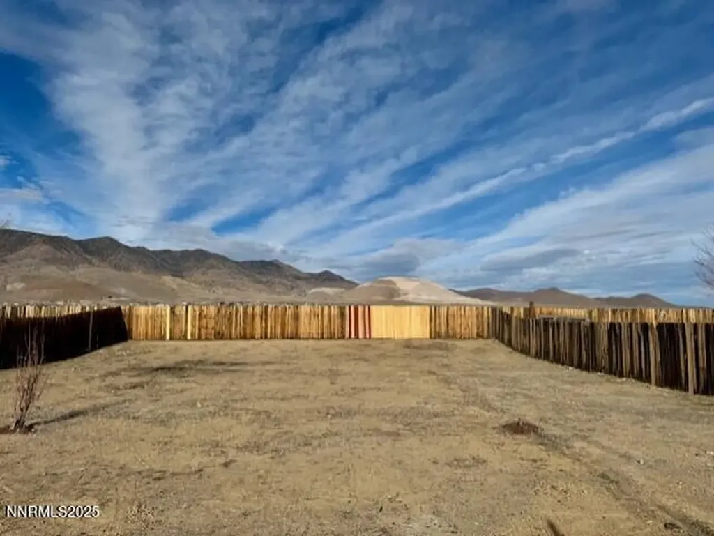 2044 Lonnie Dayton NV 89403