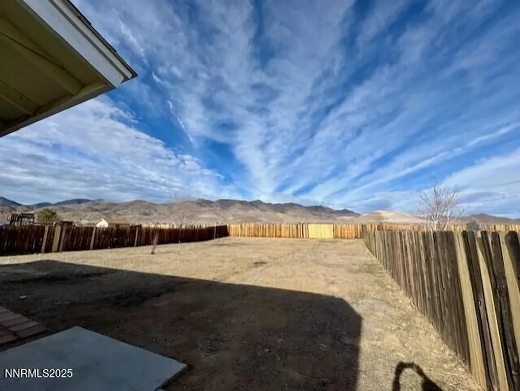 2044 Lonnie Dayton NV 89403