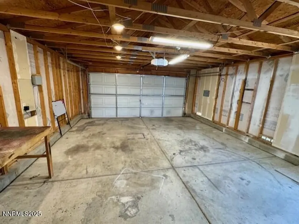 2044 Lonnie Dayton NV 89403
