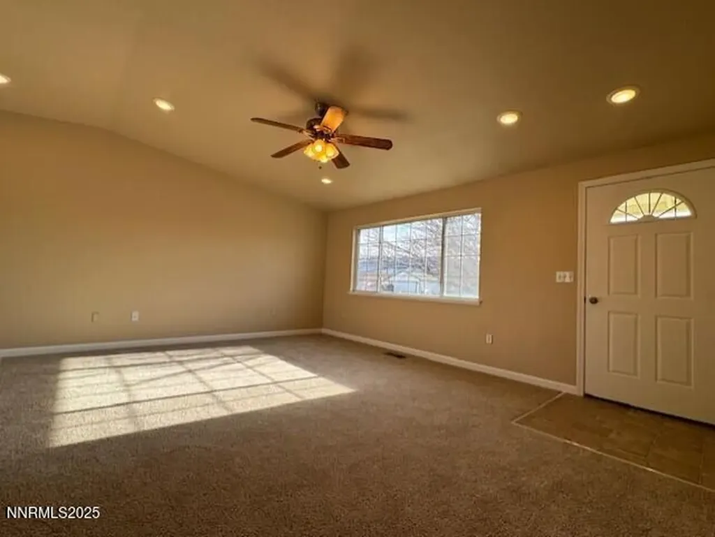2044 Lonnie Dayton NV 89403