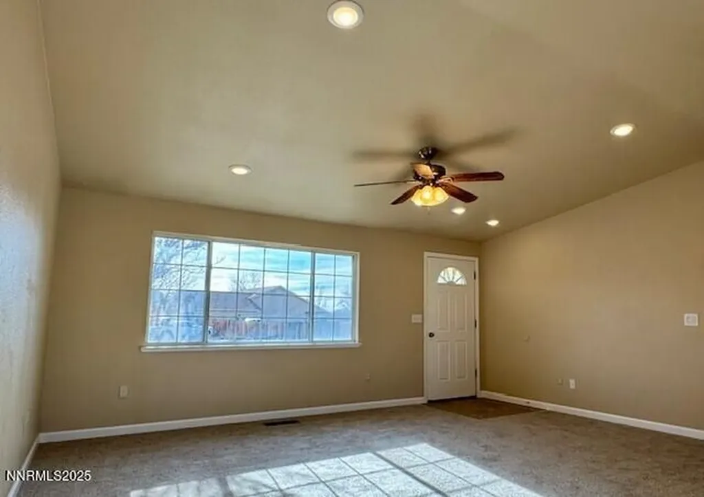 2044 Lonnie Dayton NV 89403