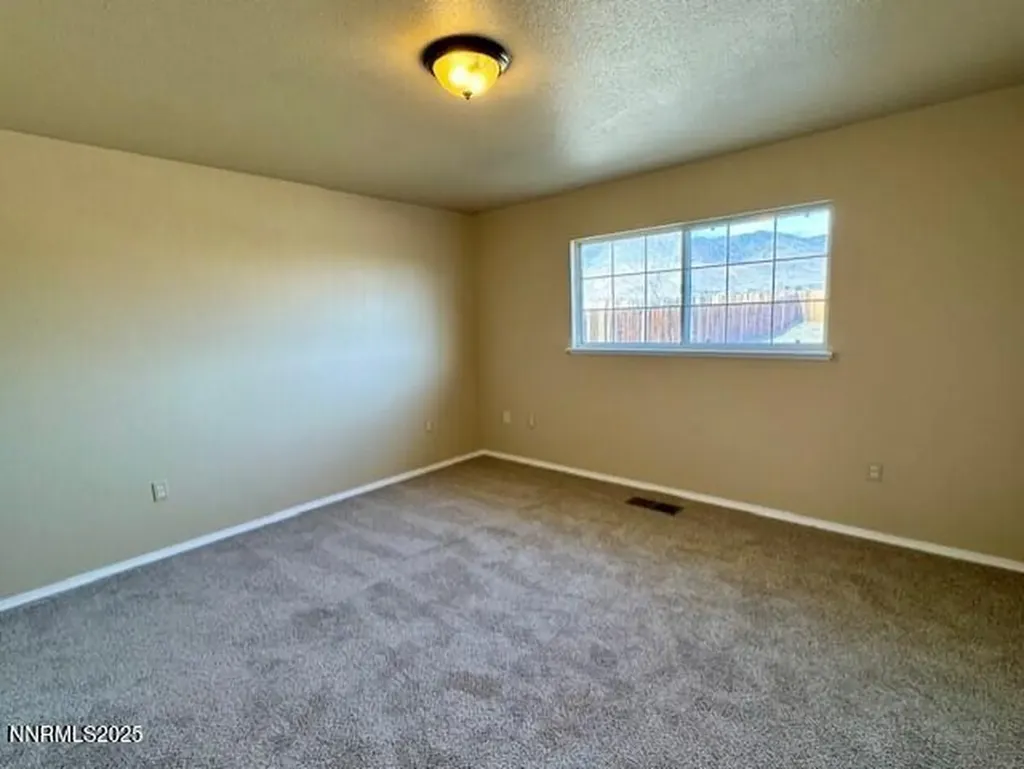 2044 Lonnie Dayton NV 89403