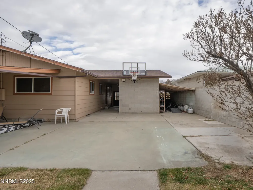 1564 Mizpah Winnemucca NV 89445