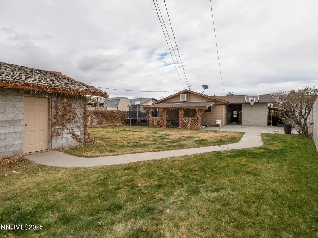 1564 Mizpah Winnemucca NV 89445