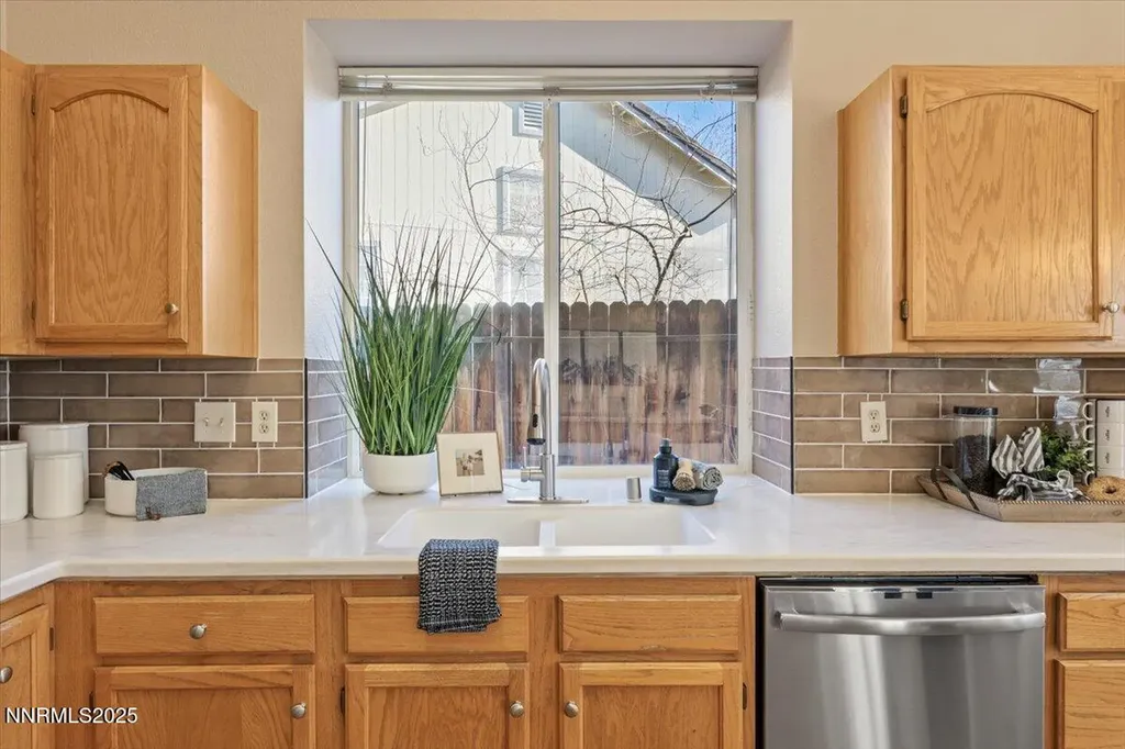 1655 Black Oak Sparks NV 89436